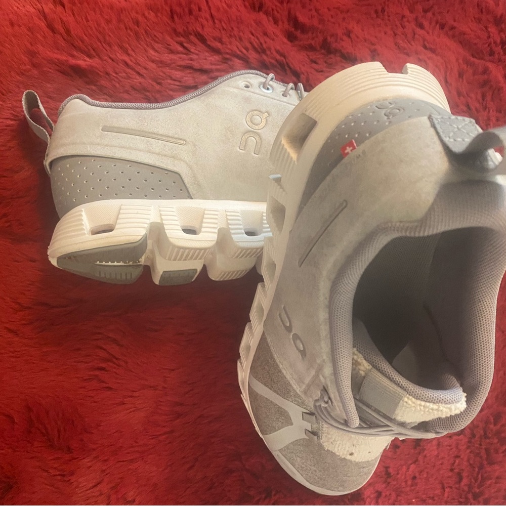 On Clouds Women's Gray and White Athletic Shoes - Picture 4 of 10